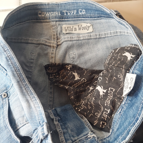 Cowgirl Tuff Wild & Wooly Distressed Boot-Cut Jeans Size 30 × 33 EUC - Picture 4 of 7